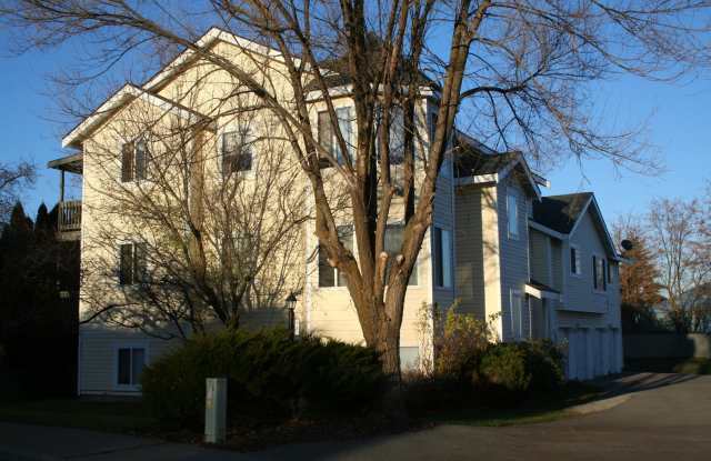 Cute remodeled unit!! A Must see!