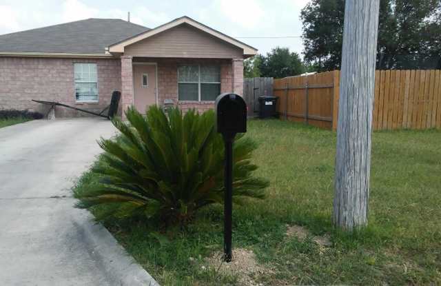 Photo of 817 E Gutierrez