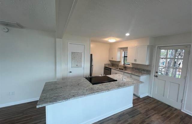 2331 Live Oak Circle