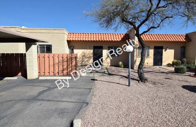 Pantano Parkway Townhome - Steps from The Loop