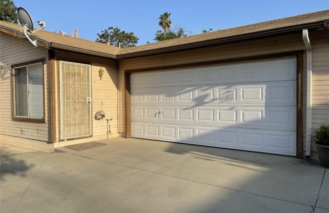 422 E 7TH Street - 422 7th Street, San Jacinto, CA 92583