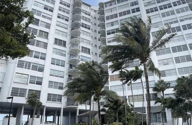 Photo of 11930 N Bayshore Dr