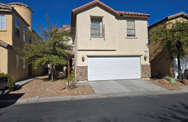 3 BED, 2 1/2 BATH, 2 CAR GARAGE 2 STORY HOME!!!