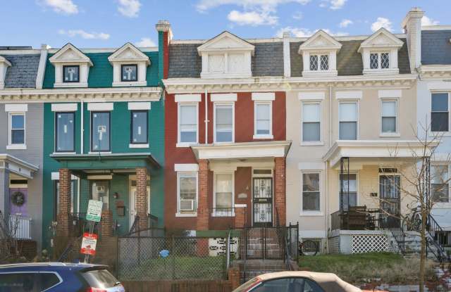 Photo of Newly Renovated 5BR/2BA Brownstone, Washer/Dryer