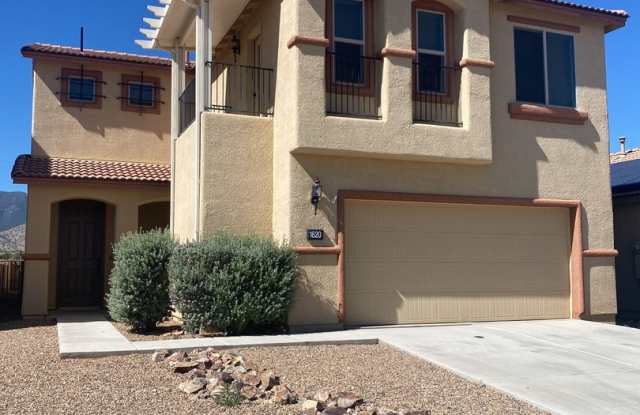 4 bedrooms, 3.5 BATHROOMS home, 2 Primary Suites!