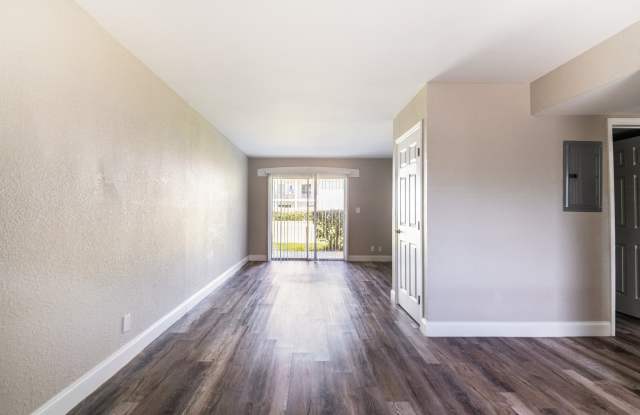 Palm Cove Apartments