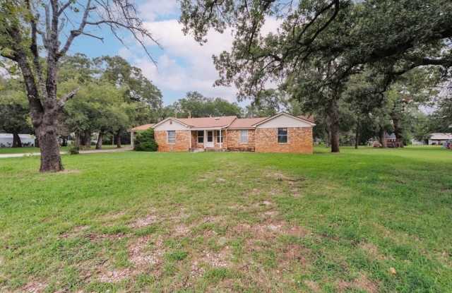 151 Private Road 1307