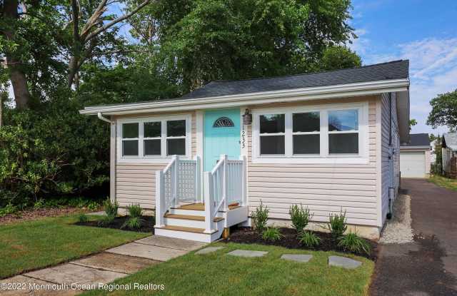 1233 Oakwood Road