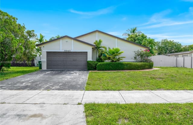 19949 NW 62nd Ave - 19949 Northwest 62nd Avenue, Country Club, FL 33015
