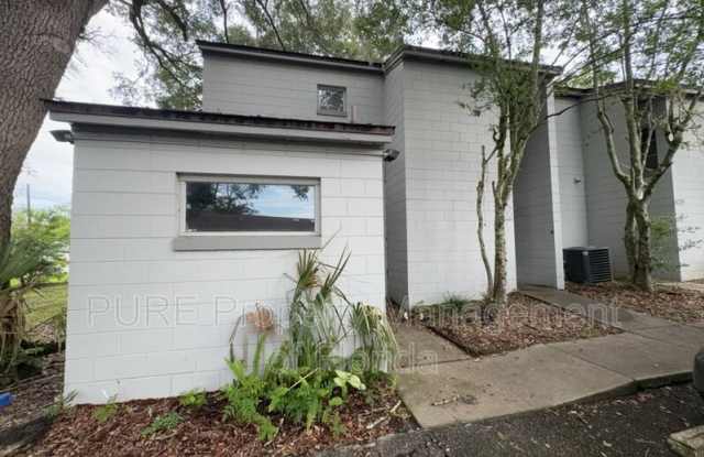 627 NE 28th Avenue