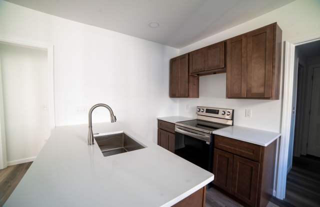 Charming 2BR House in Wilmington –Upstairs Unit