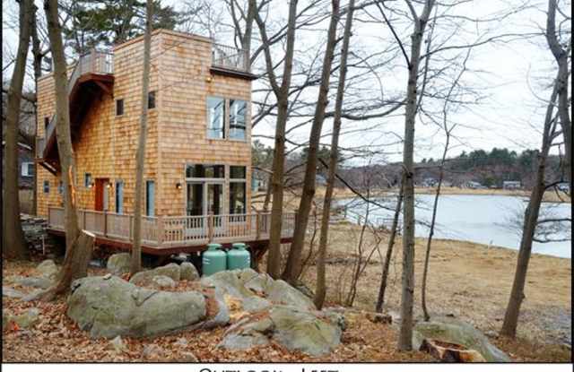 Photo of Year-Round Riverfront Home in Gloucester (Pet-Friendly)