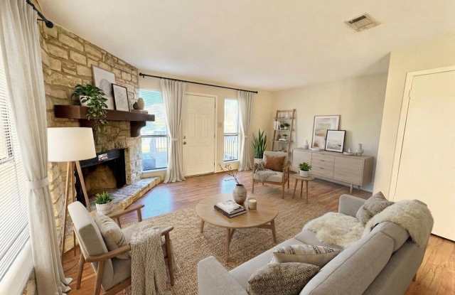 Freshly Renovated 2BD/2.5BA Townhouse in Exclusive Horseshoe Bay Community!
