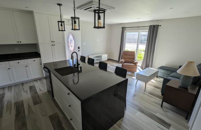 1442 Starview Court - Santa Rosa, CA apartments for rent