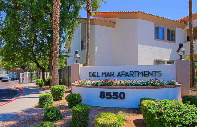 Del Mar Apartments