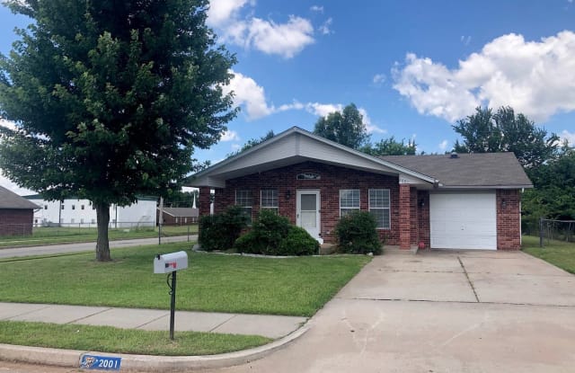 2001 Creekridge Drive - 2001 Creekridge Drive, Midwest City, OK 73141