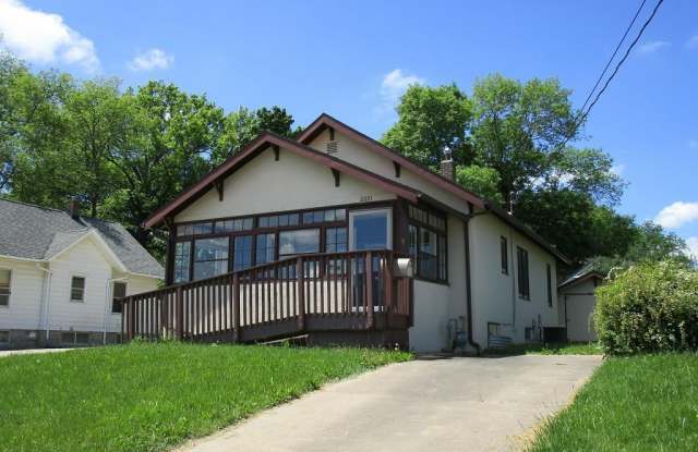 2221 Main St. Cedar Falls
