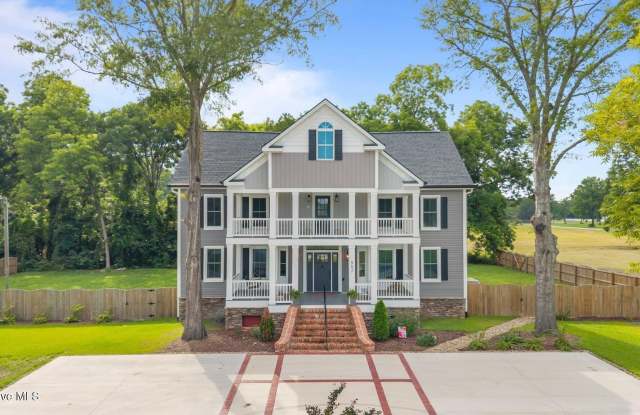 Photo of 902 College Street