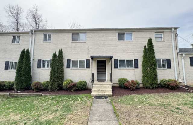 Adorable 2 Bedroom Apartment Convenient to UNCG  Downtown Greensboro