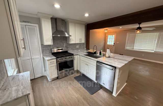 Photo of 102 E 96th St