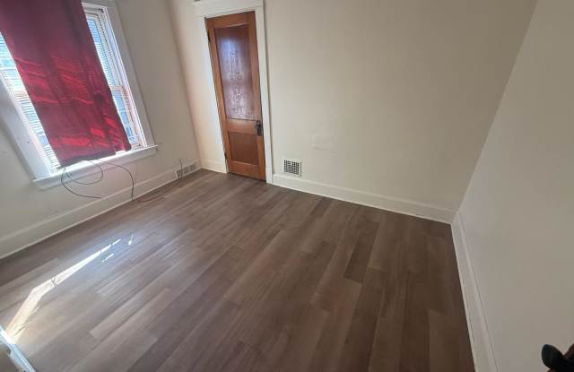 10 East Lucius Avenue - 10