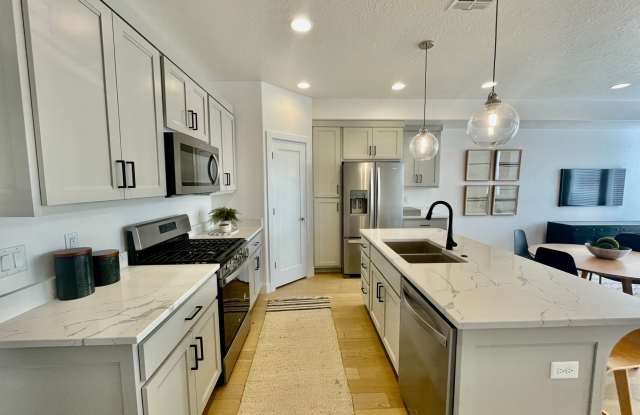 Beautiful Three Bedroom Townhome in Woodland Estates