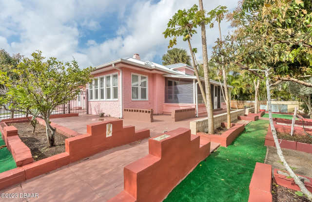 401 N Wild Olive Avenue