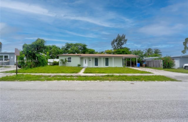 272 NE 42nd St - 272 Northeast 42nd Street, Deerfield Beach, FL 33064