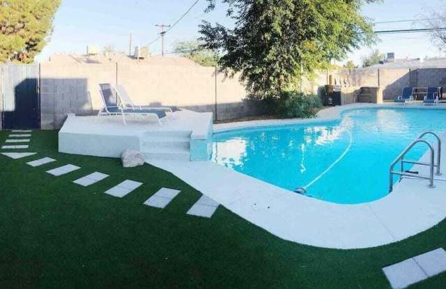 Photo of 423 N 73RD Place