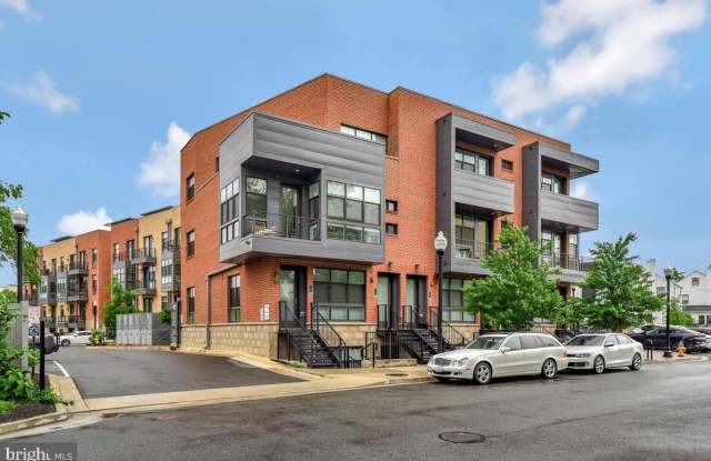 Photo of 1122 S HIGHLAND STREET