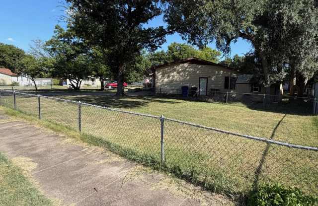 3 Bdrm Home in Copperas Cove on a Corner Lot