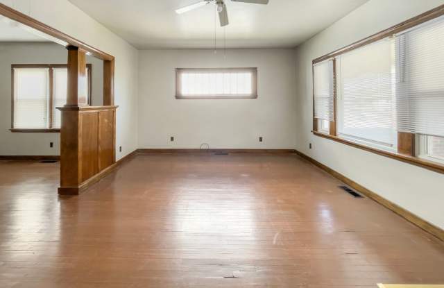 PRELEASING for AUGUST! Close to Campus: In-Unit Washer/Dryer
