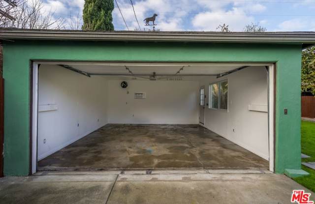 2587 South Westgate Avenue