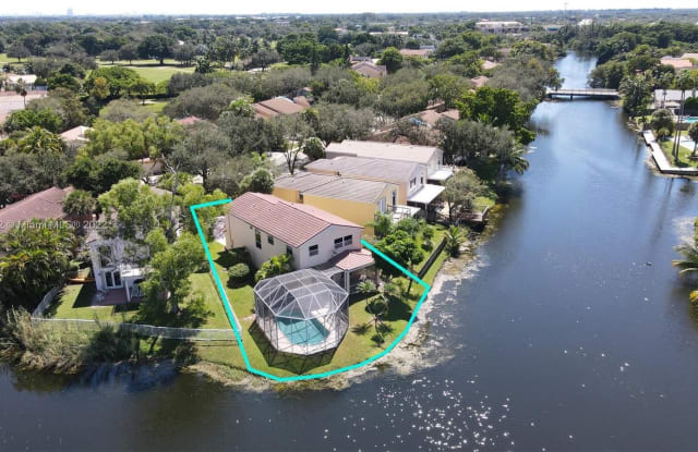 9867 Fairway Cove Ln - 9867 Fairway Cove Lane, Plantation, FL 33324