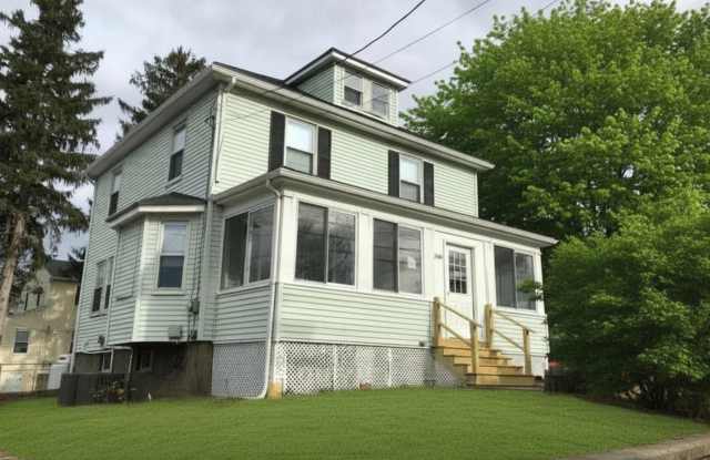 Renovated single-family home for rent in a highly convenient Braintree location!