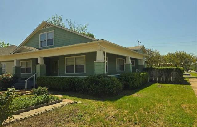 830 W Woodard Street