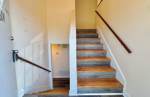 AVAILABLE NOW! (Pet Friendly)