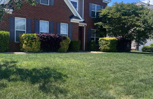 13 Hampshire Glen Parkway