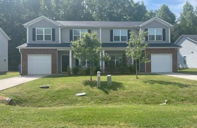 Luxurious 2 story 3 bedroom 2.5 bath Townhome | Located Off Airport Rd in Salisbury