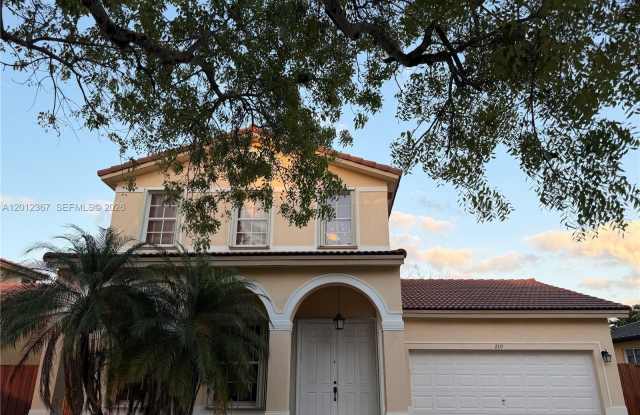 2115 NE 40th Ave