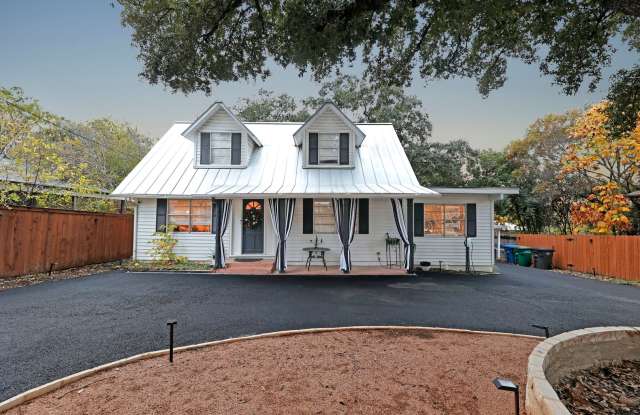 Photo of Urban Retreat: Cozy Charm in San Antonio