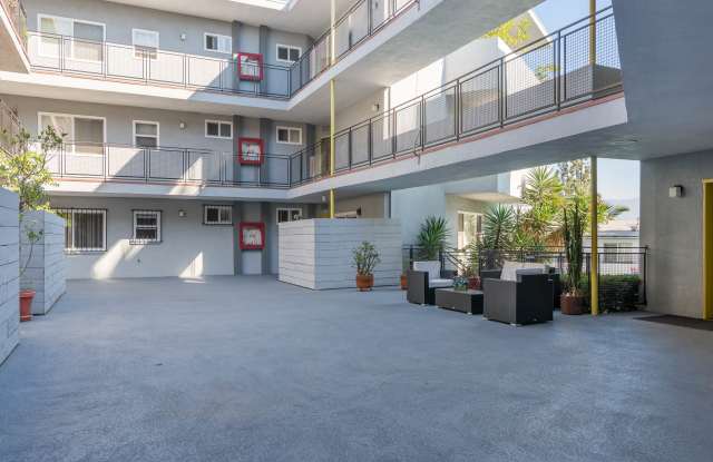 3839 Los Feliz Blvd.