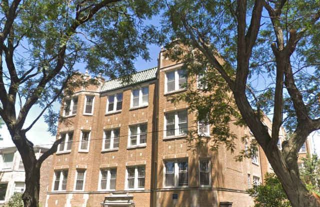 1st Floor 2 BR, Recently Renovated in Budlong Woods - 2722 West Farragut Avenue, Chicago, IL 60625