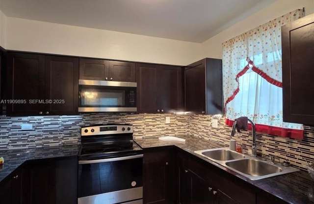 Photo of 12220 NE Miami Pl