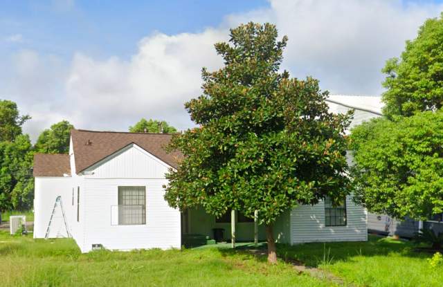 Newly renovated 3 bedroom, 2 bathroom - 1117 North 18th Street, Orange, TX 77630