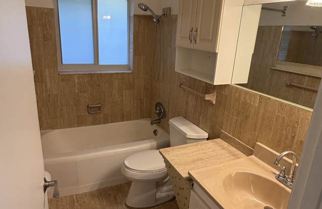 2733 Middle River Dr