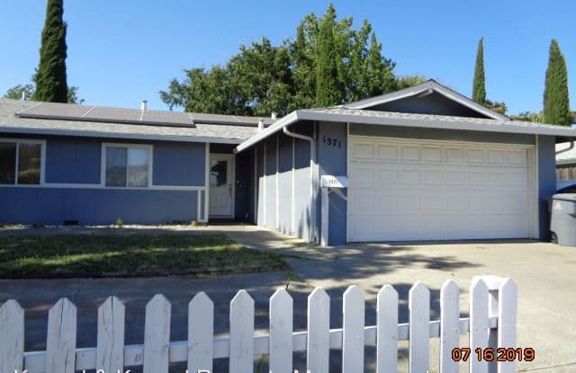 1571 CALIFORNIA DR - 1571 California Drive, Vacaville, CA 95687