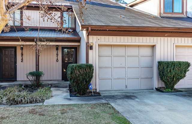 Photo of 2 BR, 2.5 BA Townhouse close to SJAFB! Newly renovated!