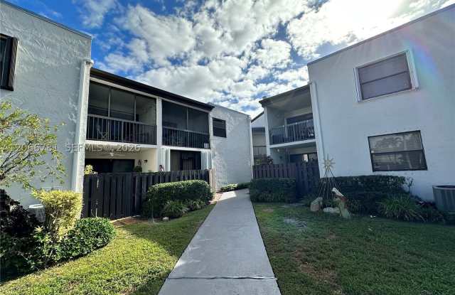 9427 Fontainebleau Blvd