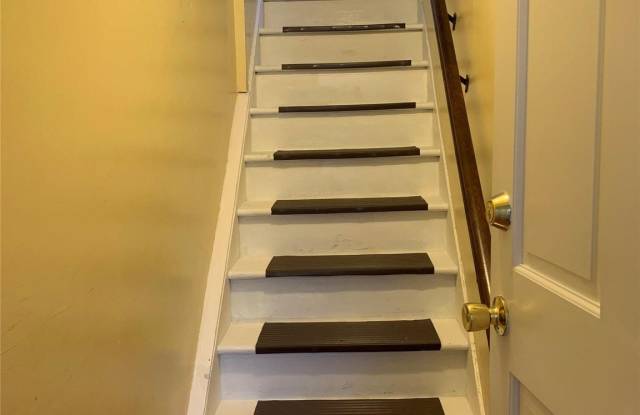 4860 206th Oakland Garden